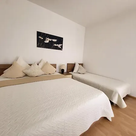 Apartment Helle In Der Ersten Etage Mit Blick über Bucht Vom Großen, Privaten Sonnenbalkon *