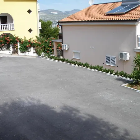 Helle In Der Ersten Etage Mit Blick über Bucht Vom Großen, Privaten Sonnenbalkon Apartment *