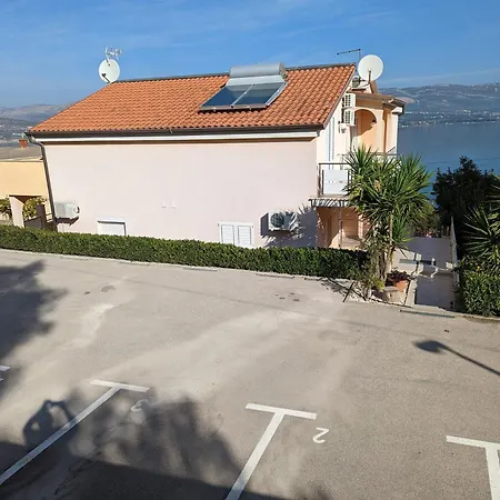 Helle In Der Ersten Etage Mit Blick über Bucht Vom Großen, Privaten Sonnenbalkon