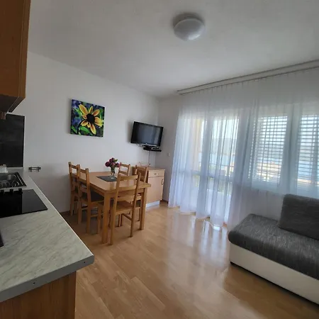 Apartment Helle In Der Ersten Etage Mit Blick über Bucht Vom Großen, Privaten Sonnenbalkon *