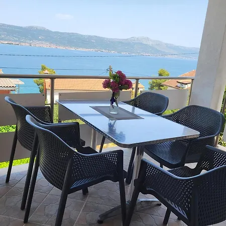 Apartment Helle In Der Ersten Etage Mit Blick über Bucht Vom Großen, Privaten Sonnenbalkon