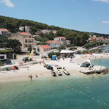 Apartment Helle In Der Ersten Etage Mit Blick über Bucht Vom Großen, Privaten Sonnenbalkon Trogir